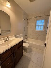 956 Cherry Ln in Floral Park, NY - Building Photo - Building Photo