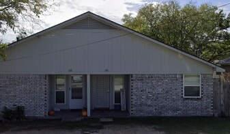 120 Oak Hill Dr in Joshua, TX - Building Photo