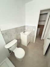 242 SW 11th St in Dania Beach, FL - Building Photo - Building Photo