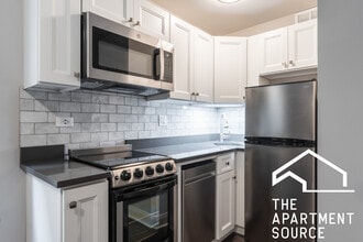 630 W Wrightwood Ave, Unit 109 in Chicago, IL - Foto de edificio - Building Photo