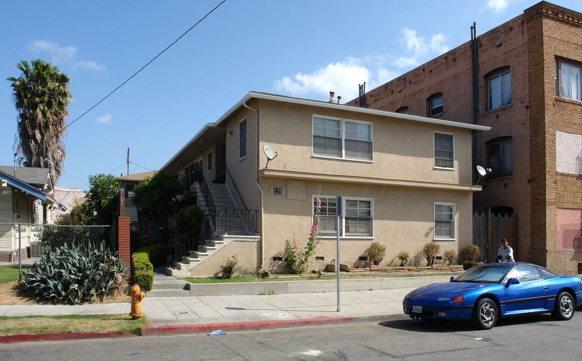 125 W 12th St in Long Beach, CA - Building Photo