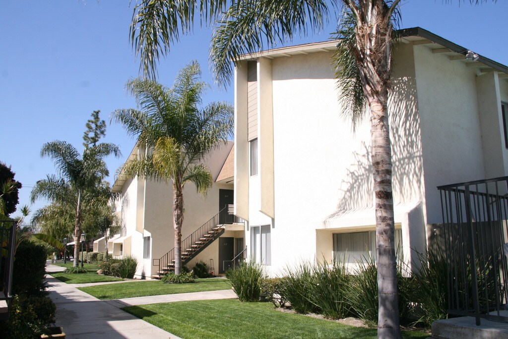 LincolnMoody Apartments in Cypress, CA