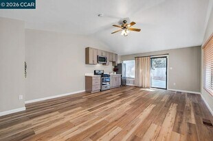 3592 Hillcrest Rd in El Sobrante, CA - Building Photo