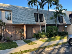 569 N University Dr in Plantation, FL - Building Photo - Building Photo