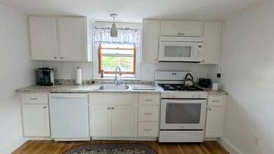 4 Newman Way in Arlington, MA - Building Photo - Building Photo