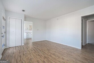 5293 W Mountain St in Stone Mountain, GA - Building Photo - Building Photo