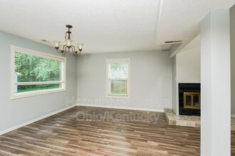 8067 Buckland Dr in Cincinnati, OH - Building Photo - Building Photo