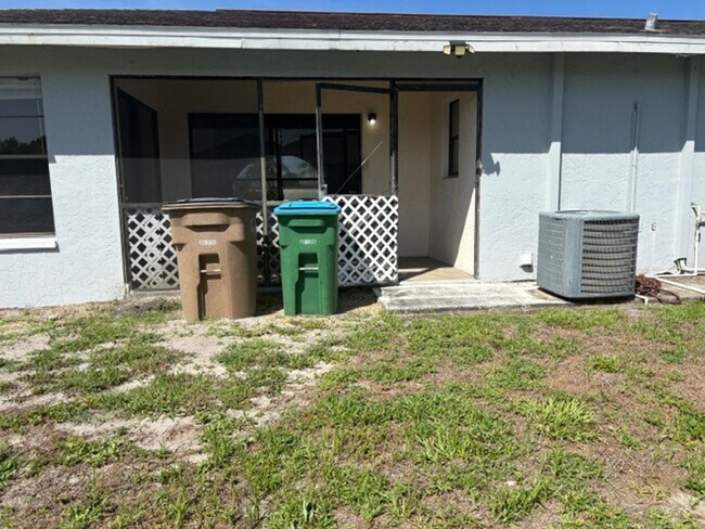 1110 SE 9th Ct in Cape Coral, FL - Building Photo - Building Photo