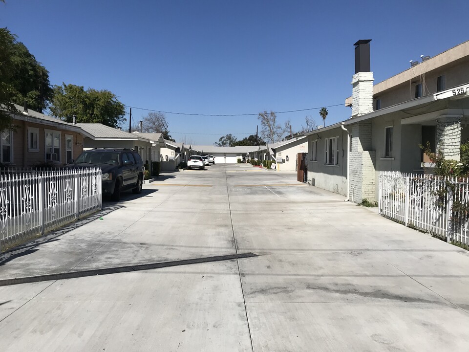 Woodbury Manor Apartments in Montebello, CA - Building Photo