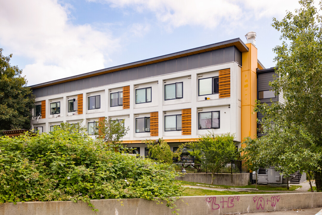 Sarah Ross House in Vancouver, BC - Building Photo