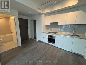 4015 The Exchange in Mississauga, ON - Building Photo - Building Photo