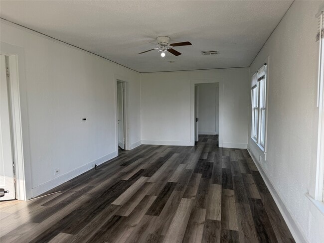 2303 Victory Ave in Galveston, TX - Building Photo - Building Photo