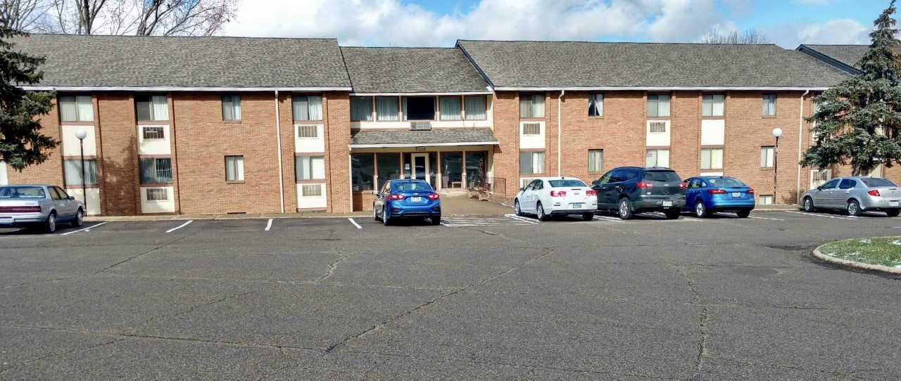 Orchard Terrace in St. Clairsville, OH - Building Photo