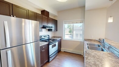 10004-1097A 97A St in Grande Prairie, AB - Building Photo - Building Photo