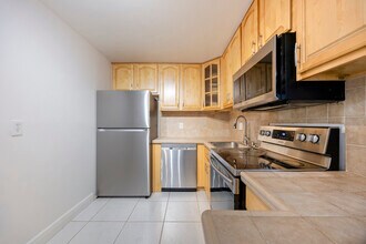 470 NW 20th St, Unit #204 in Boca Raton, FL - Foto de edificio - Building Photo