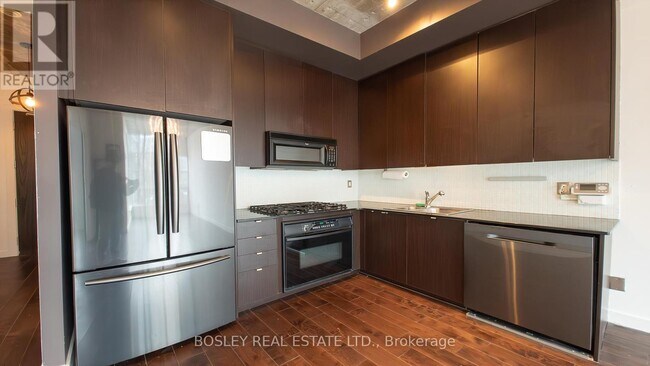 19-319 Brant St in Toronto, ON - Building Photo - Building Photo