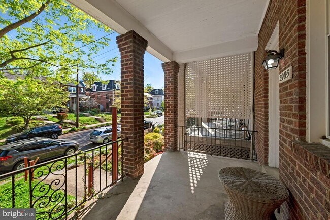 3905 W St NW in Washington, DC - Building Photo - Building Photo