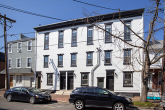 23-27 E Union St in Burlington, NJ - Building Photo - Building Photo