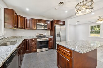 102 Warren Pl in Dickson, TN - Building Photo - Building Photo