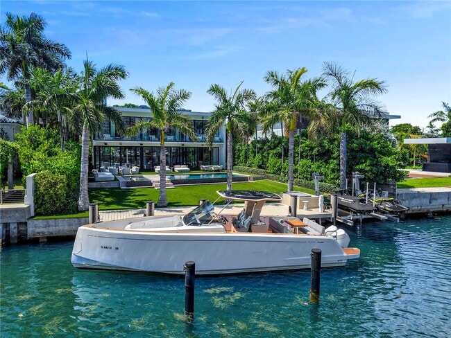 5501 Pine Tree Dr in Miami Beach, FL - Building Photo - Building Photo