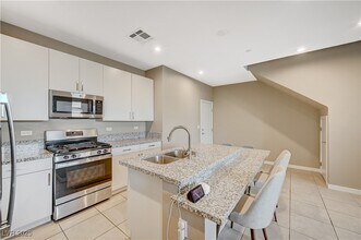 9864 Kings Glen St in Las Vegas, NV - Building Photo - Building Photo