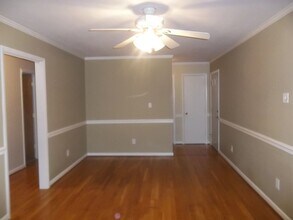 328 Woodside Dr in Hampton, VA - Building Photo - Building Photo