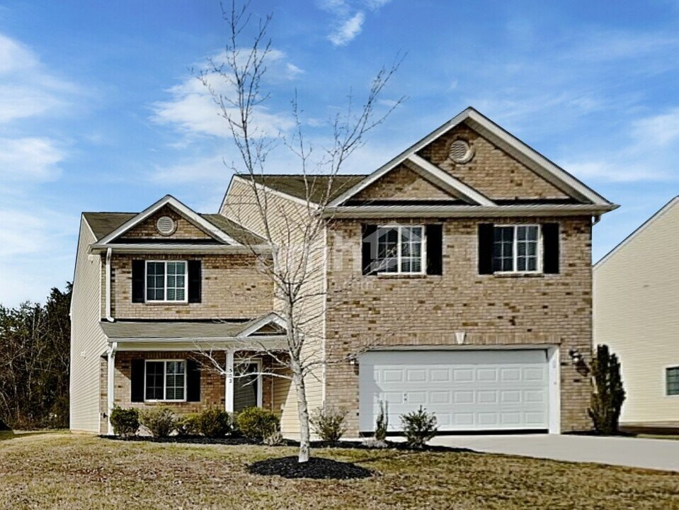 502 Walnut Crossing Dr in Whitsett, NC - Building Photo