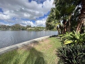 834 NE 18th Ct, Unit 3 in Fort Lauderdale, FL - Foto de edificio - Building Photo