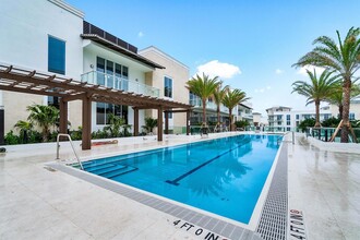 200 SE Mizner Blvd, Unit 308 in Boca Raton, FL - Foto de edificio - Building Photo