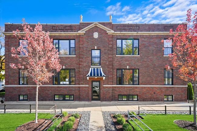 property at 4153 N Hermitage Ave