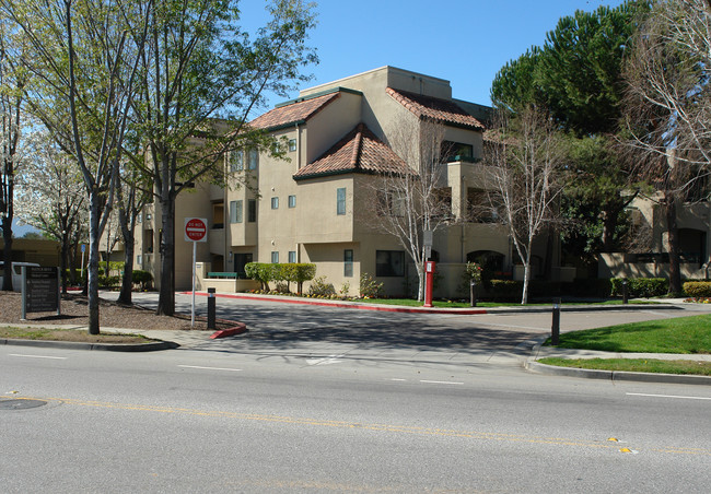 The Welch Road Apartments in Palo Alto, CA - Foto de edificio - Building Photo