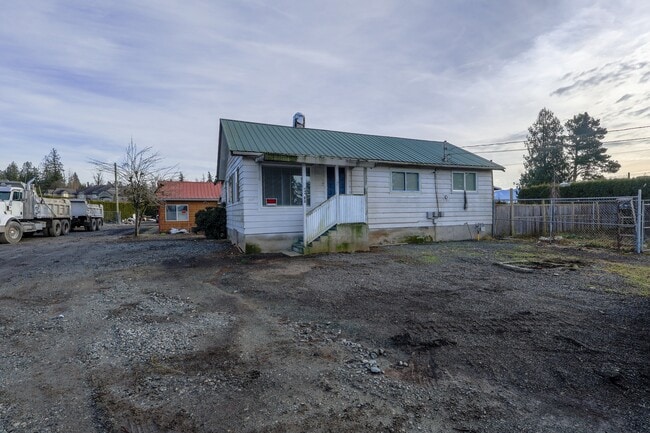 1408 Clearbrook Rd in Abbotsford, BC - Building Photo - Building Photo