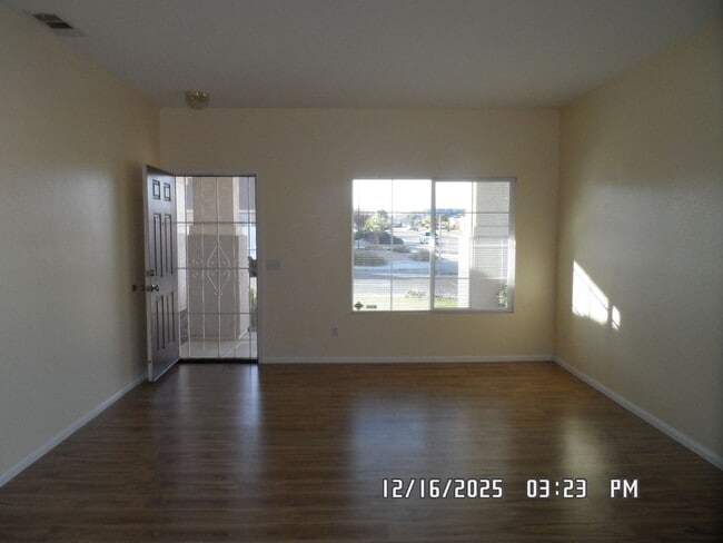 13247 Acasia Ave in Victorville, CA - Building Photo - Building Photo
