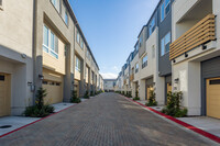 Parkside at Tarob Court in Milpitas, CA - Foto de edificio - Building Photo