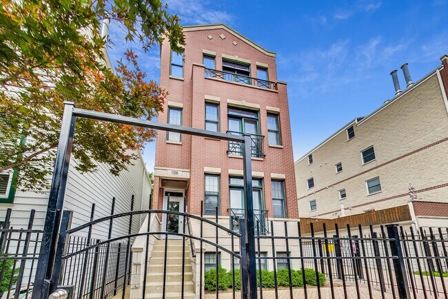 1330 W Fletcher St in Chicago, IL - Building Photo - Building Photo