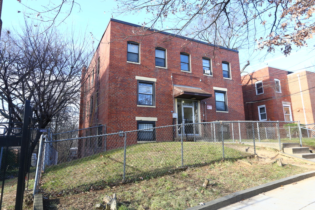 3217 Buena Vista Ter SE in Washington, DC - Building Photo