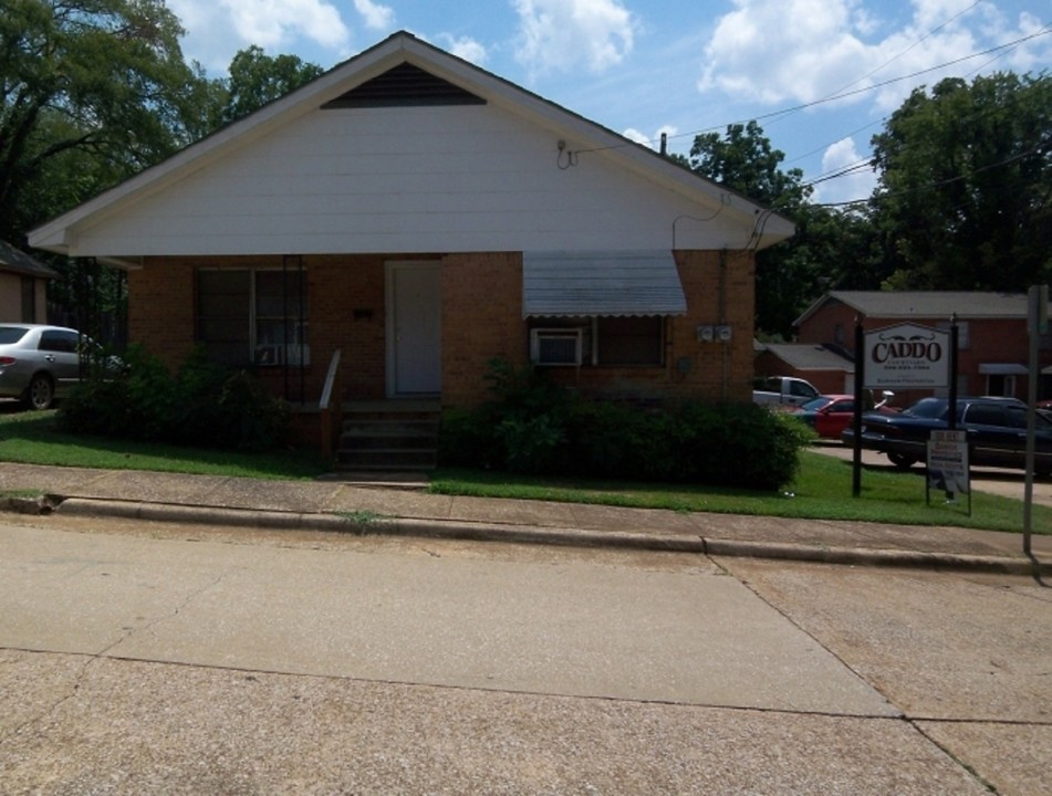 217 S Church St in Nacogdoches, TX - Building Photo