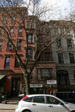 102 W 71st St in New York, NY - Building Photo - Building Photo