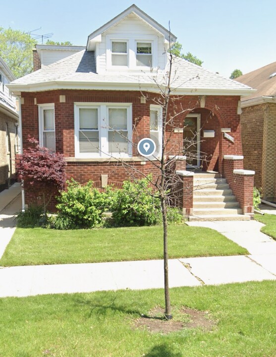 3047-2 N Lowell Ave, Unit Attic in Chicago, IL - Building Photo