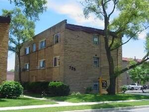 725 N Lincoln Ave in Villa Park, IL - Foto de edificio