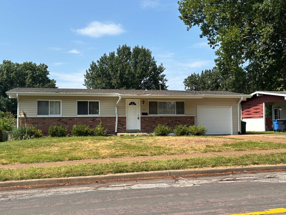 1470 Mullanphy Rd in Florissant, MO - Building Photo