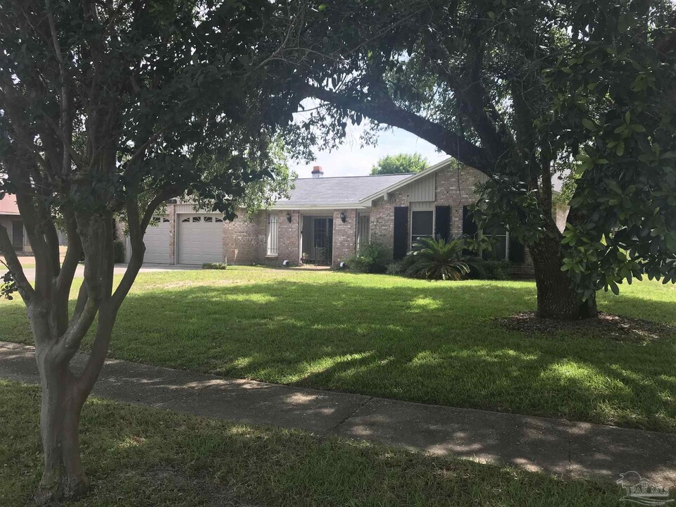 4620 Shadesview Dr in Pensacola, FL - Building Photo