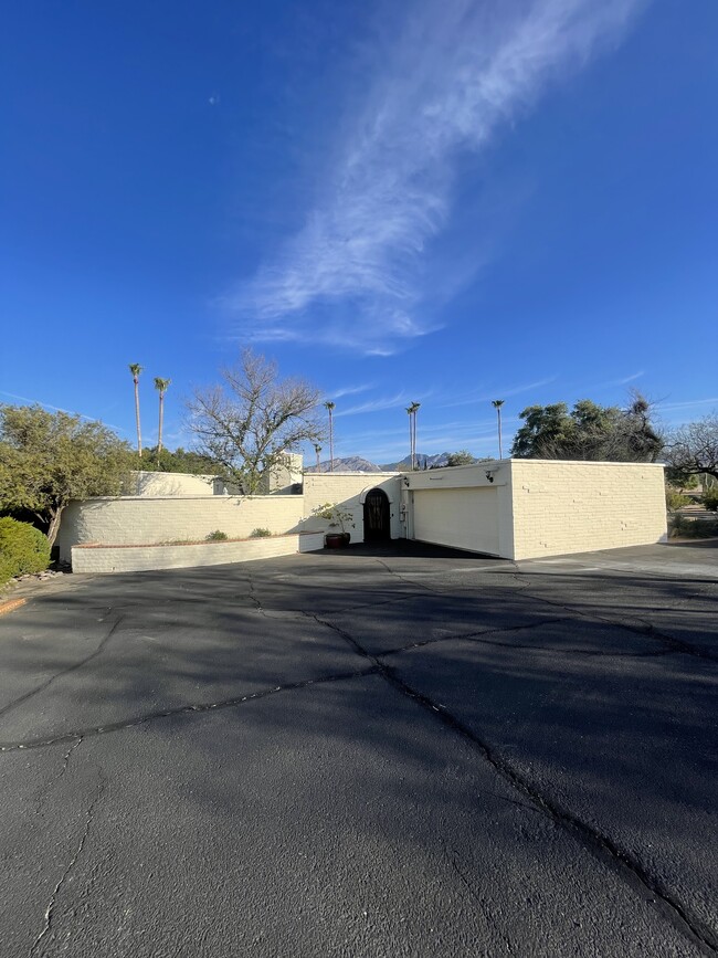 2641 N Camino Valle Verde in Tucson, AZ - Building Photo - Building Photo
