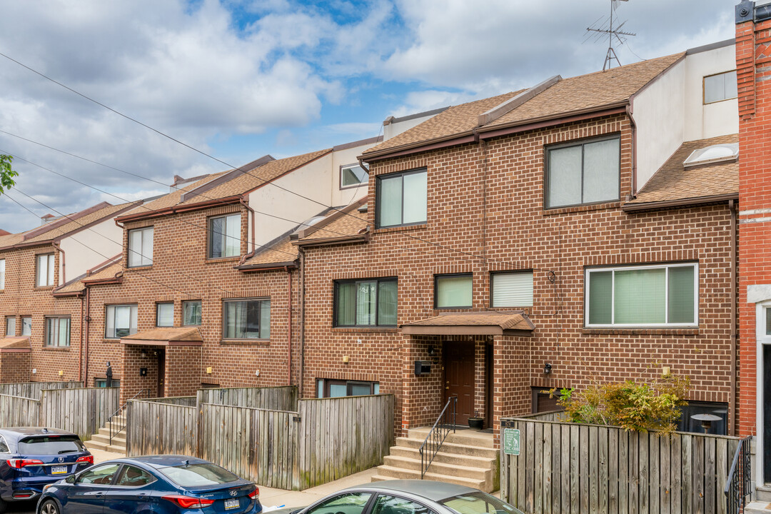 876 N Pennock St in Philadelphia, PA - Foto de edificio