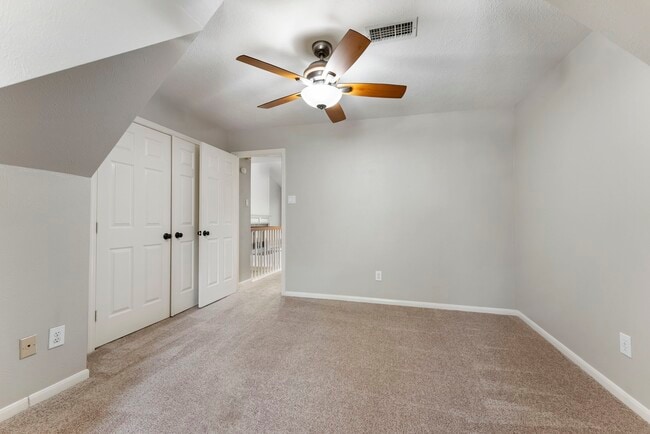 property at 17 N Spiral Vine Cir