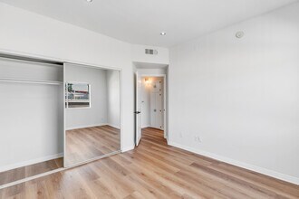 4034 Redwood Ave in Los Angeles, CA - Building Photo - Building Photo