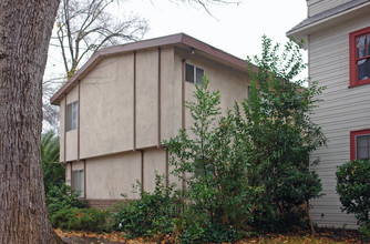 2526 G St in Sacramento, CA - Building Photo - Building Photo