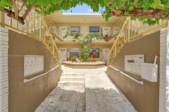 343 Palm St in Hollywood, FL - Building Photo - Building Photo