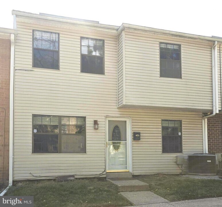 25 Sawmill Run in Norristown, PA - Building Photo