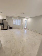 5921 NE 18th Ave, Unit 3 in Fort Lauderdale, FL - Foto de edificio - Building Photo